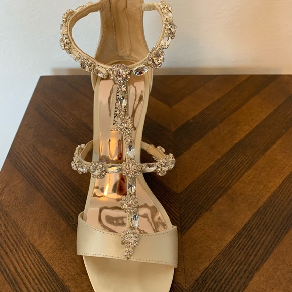 NWT. In box. Badgley Mischka bridal shoes - Picture 7 of 11